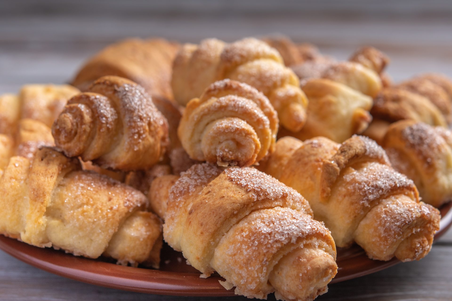 homemade-cookies-bagels-cottage-cheese-dough-ceramic-plate-close-up-selective-focus